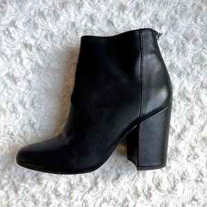 Steve Madden Star Fitted Bootie Black Leather Back Zip Block Heel 8.5